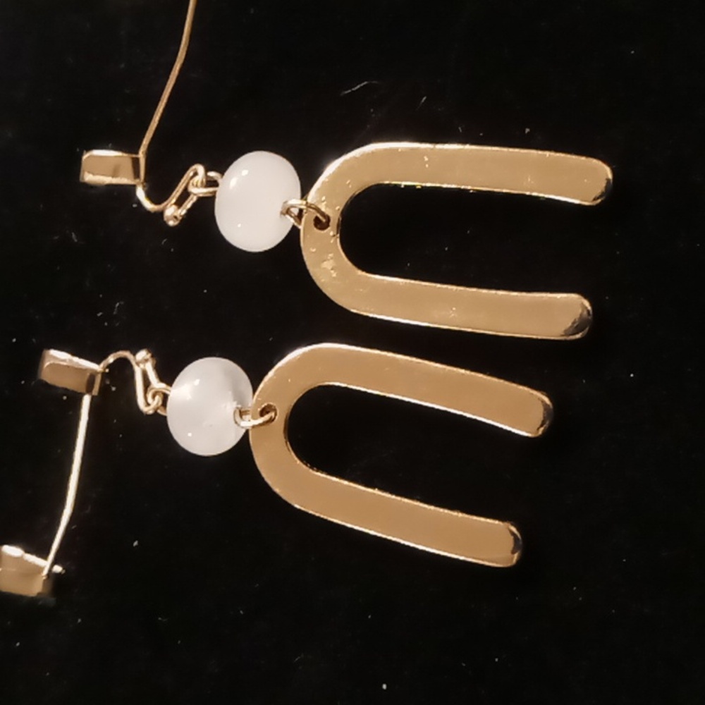 U shaped gold tone modern quartz stone earrings